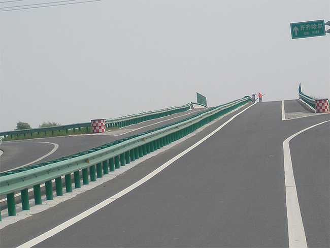 广东高速公路护栏的材质与规格