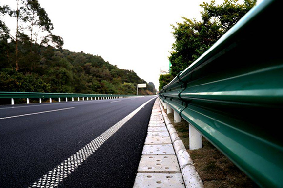 广东高速公路护栏的常用类型